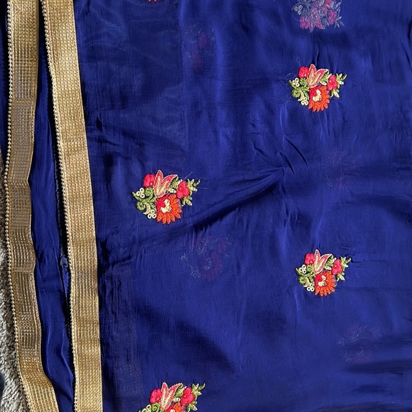 Sari - Picture 3 of 3